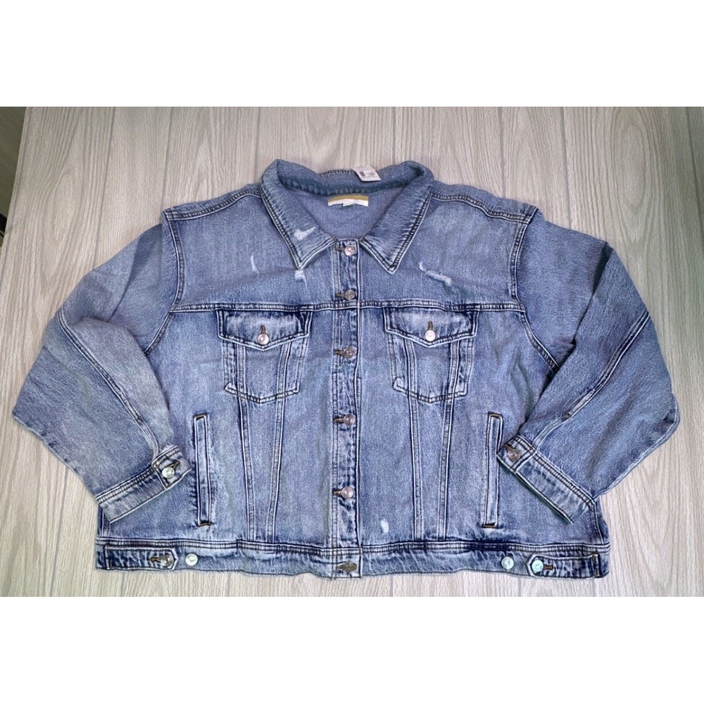 Maurices Womens 4X Light Wash Distressed Denim Trucker Jacket Plus Size NEW